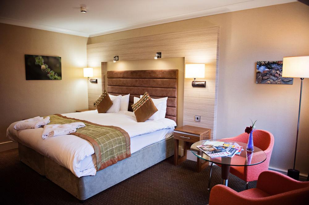 Delta Hotels By Marriott Cheltenham Chase Exterior photo